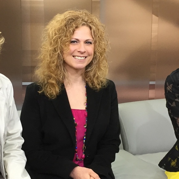 Meet your Posher, Nicole - Picture 2 of 2